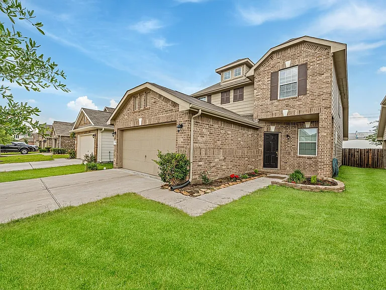 13826 Andover Park Dr — Photo 3