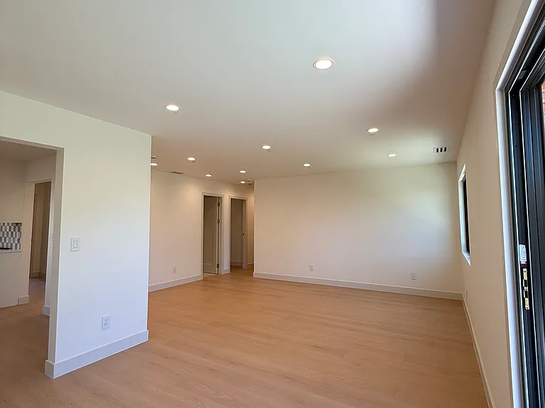 22783 Voss Ave #B — Photo 8