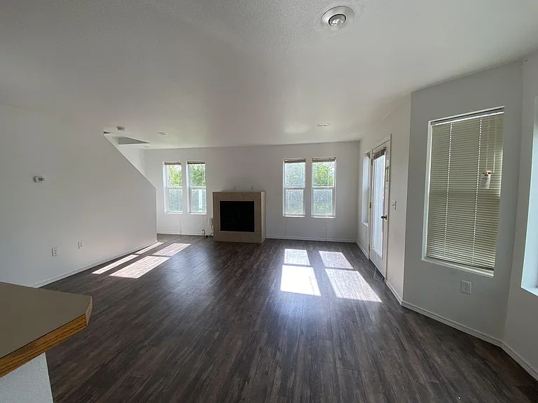 857 N Garfield St — Photo 5