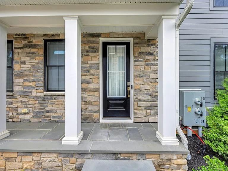 63 Samuel Way — Photo 35