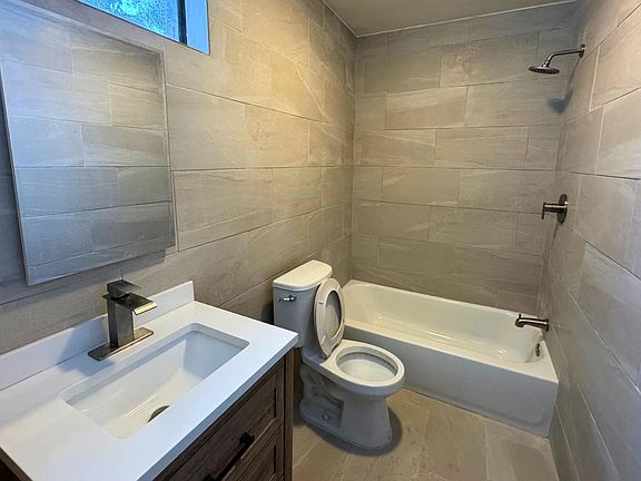 4th image of 275 Lucas Ave APT 4