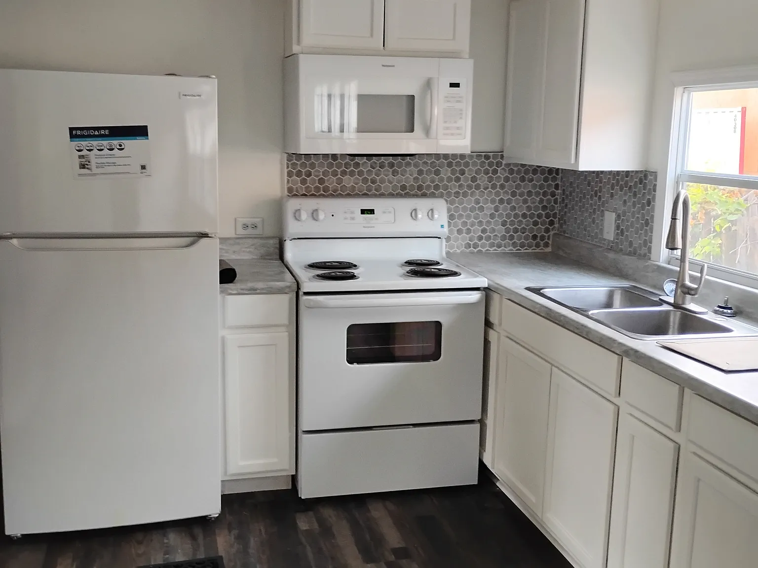 2 bed, 900 sqft, $1,000 — Photo 4
