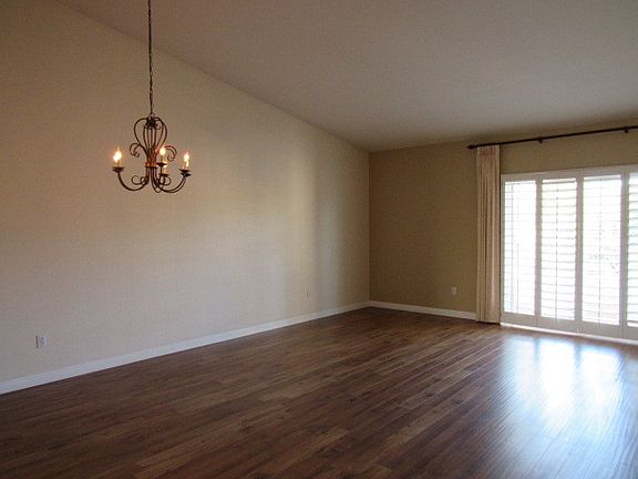 5th image of 401 Amber Pine St APT 206