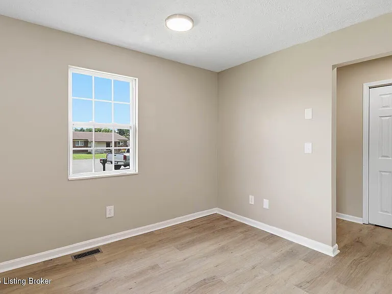 111 Evergreen Ct — Photo 9