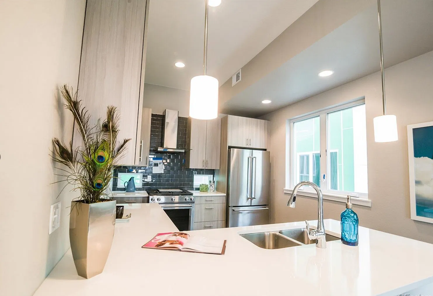 3 bed, 3.5 bath, 1657 sqft, $4,095 — Photo 2