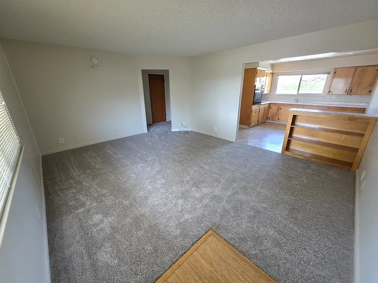 422 N Acacia Ave — Photo 2