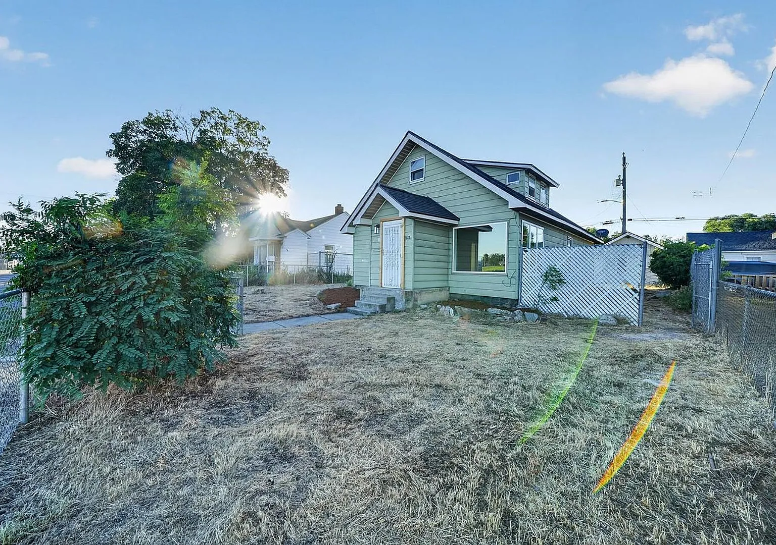 Newly Renovated 3 bedroom, 1.5 bathroom Single Family Home Available Now! — Photo 2