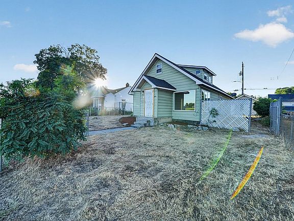 2nd image of 1503 E Wellesley Ave