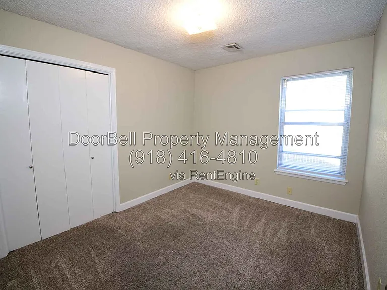 740 W Commercial St — Photo 12