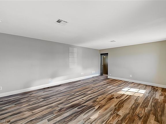 2nd image of 2060 La Salle St