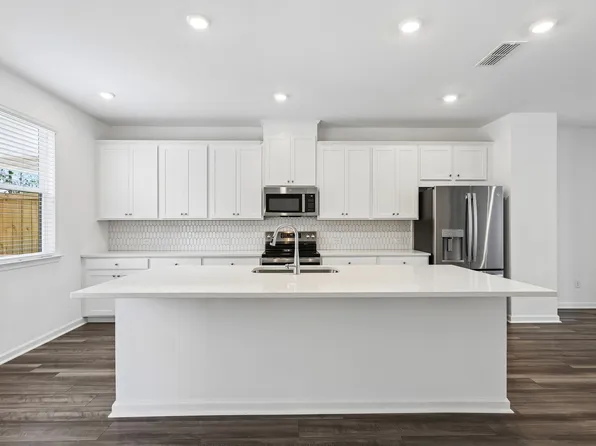 627 Oak Bluff Dr, Cumming, GA 30040