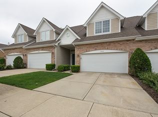 305 Cimarron Rd E, Lombard, IL 60148