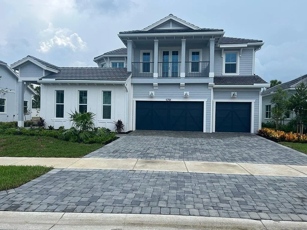 5 bed, 4.5 bath, 3953 sqft, $6,000 — Photo 1