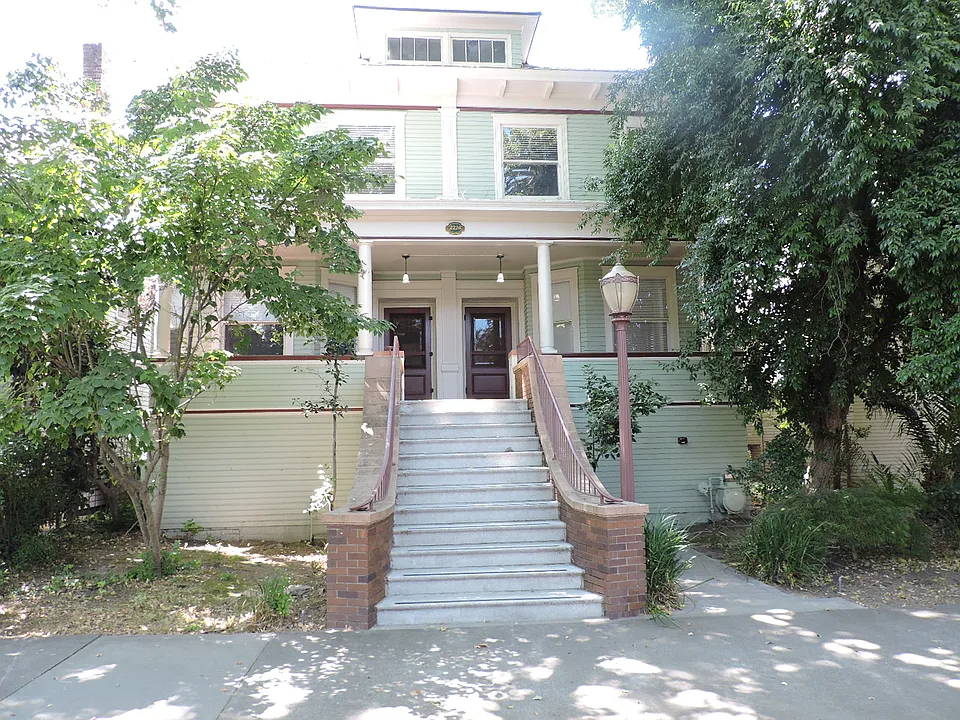 2220 L St #9