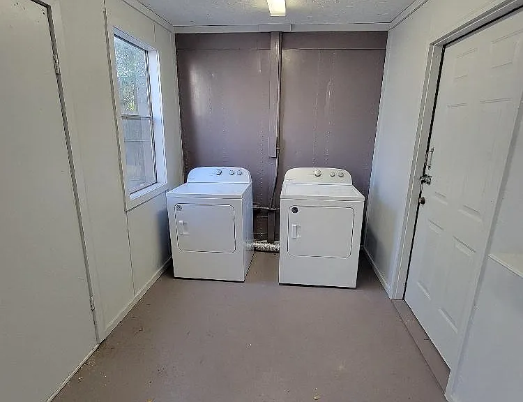 332 Broad St #D — Photo 9