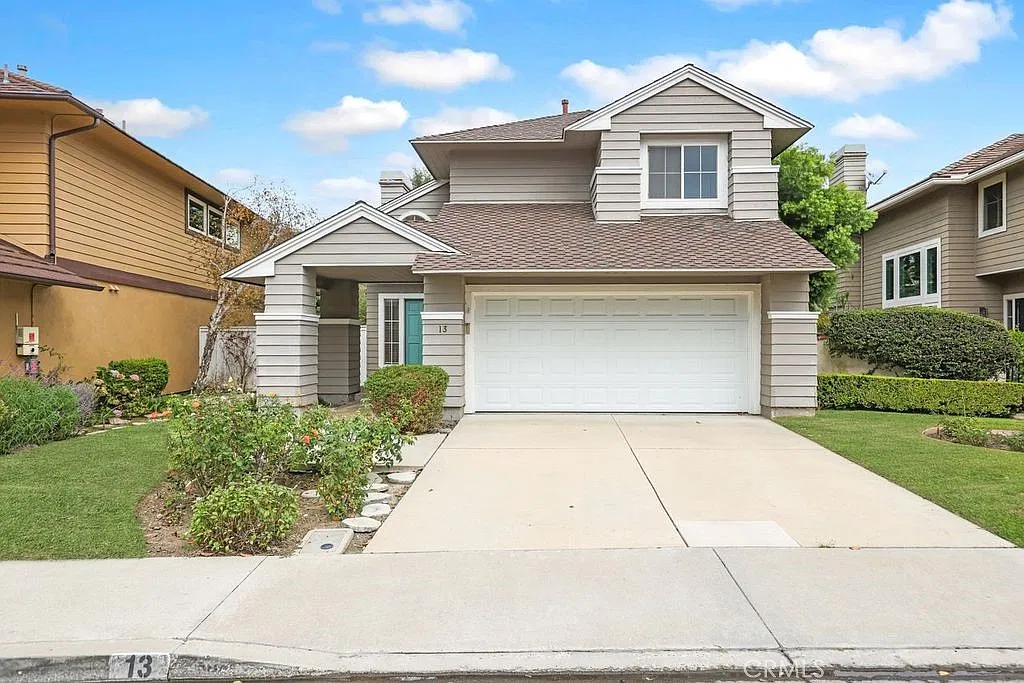 3 bed, 2.5 bath, 1881 sqft, $5,699 — Photo 2