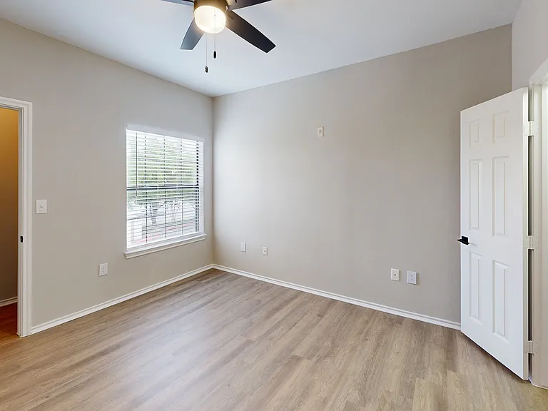 Lakeline Villas — Photo 42