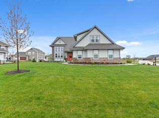 N65W15863 Fox Meadow Dr, Menomonee Falls, WI 53051
