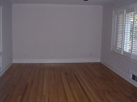 Formal Living Rooom to entertain guests