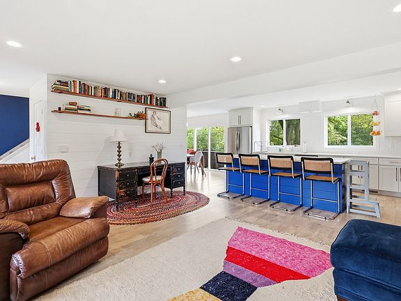 2nd image of 2853 Fairhaven Rd