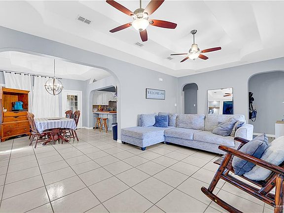 3rd image of 1358 La Ciniega Dr
