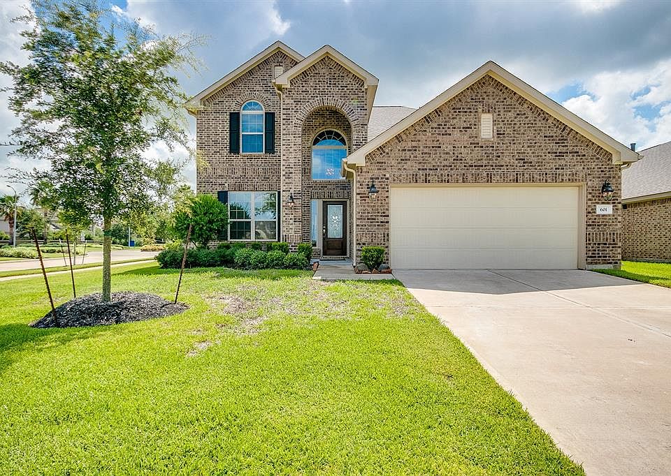 1st image of 601 Forest Village Cir