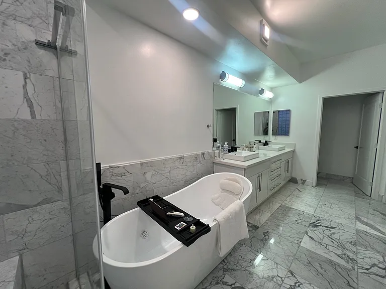 300 E 4th St #402 — Photo 17