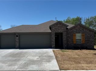 582 Terrace Ave, Prairie Grove, AR 72753