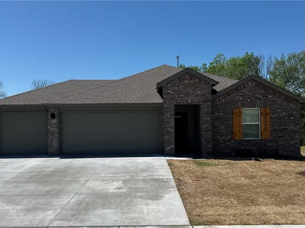 582 Terrace Ave, Prairie Grove, AR 72753