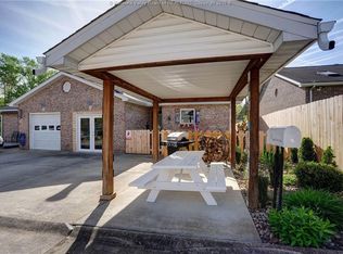 3 Maple Tree Ln, Charleston, WV 25313