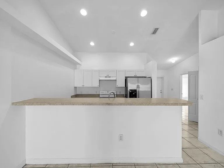 1214 SE 24th Ave — Photo 4