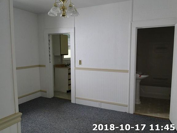 4th image of 1134 15th St SE