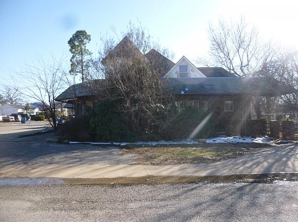 1st image of 226 E Van Buren Ave