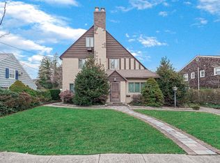 331 Richmond Rd #1, Little Neck, NY 11363