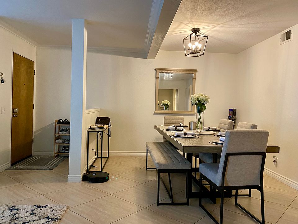 Dining room (with furniture to show relative size)