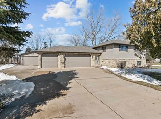 6329 Black Wolf Point Rd, Oshkosh, WI 54902