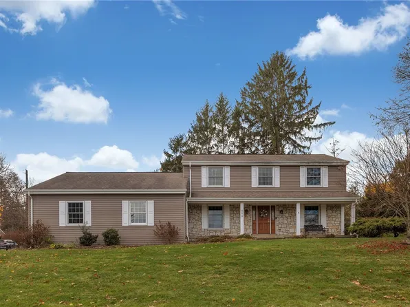 904 Country Club Dr, Hempfield Twp - Wml, PA 15601
