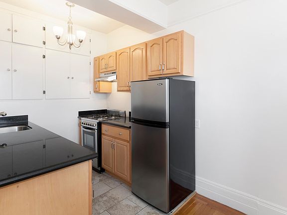 3rd image of 956 Post St APT 402