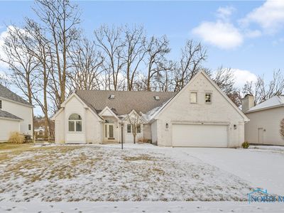 735 Saint Annes Dr, Holland, OH, 43528