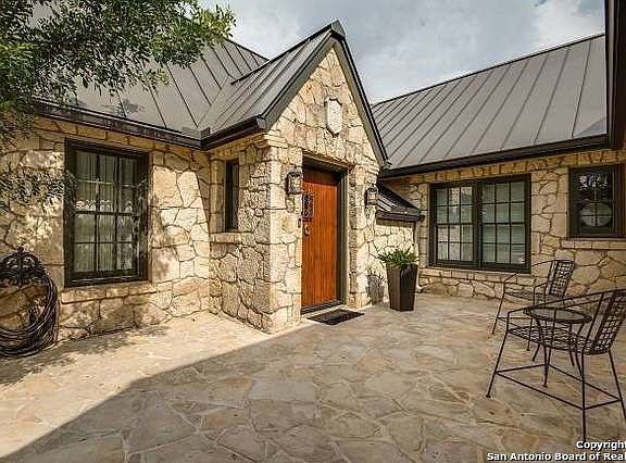 3rd image of 209 Stanford Dr