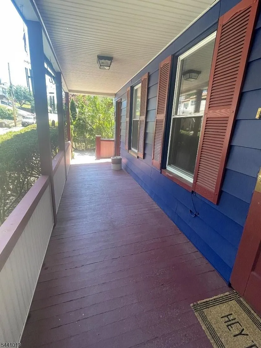 3 bed, 1.0 bath, 1099 sqft, $2,800 — Photo 4