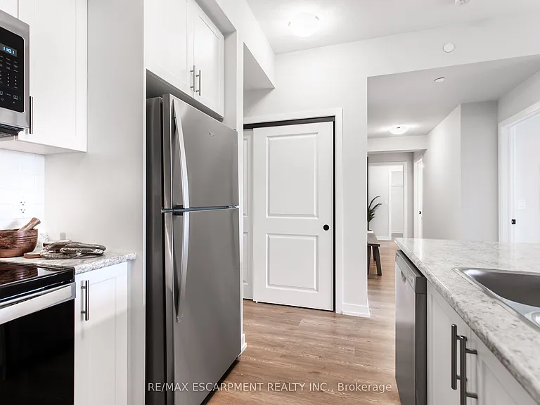 870 Queenston Rd #504 — Photo 7