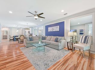 14919 Edgewater Cir, Naples, FL 34114