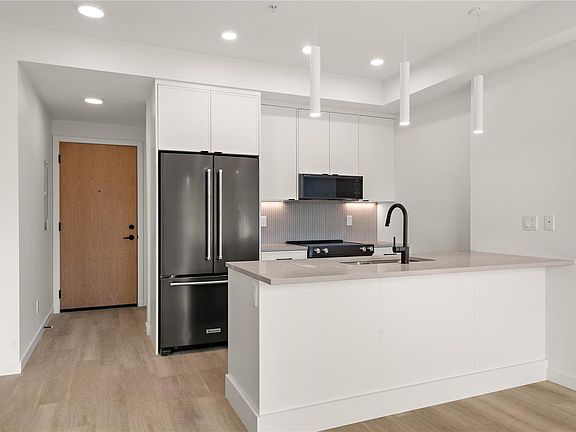 2nd image of 1102 Esquimalt Rd #309