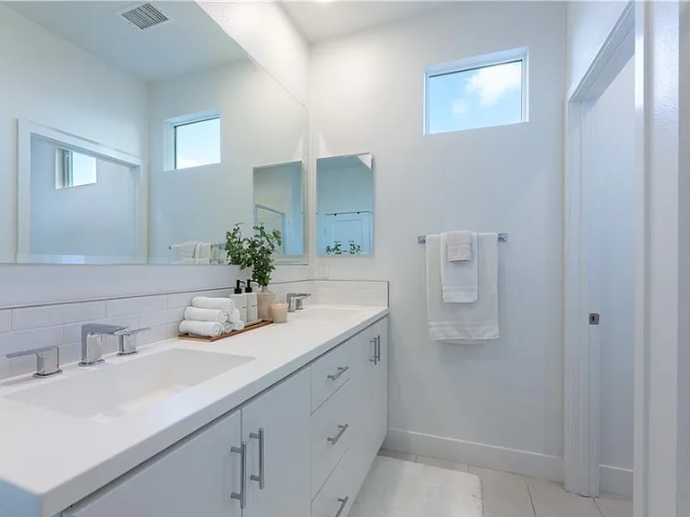927 E Mason Ln — Photo 13