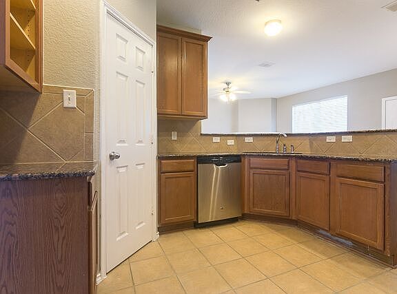 4th image of 3765 Columbia Dr