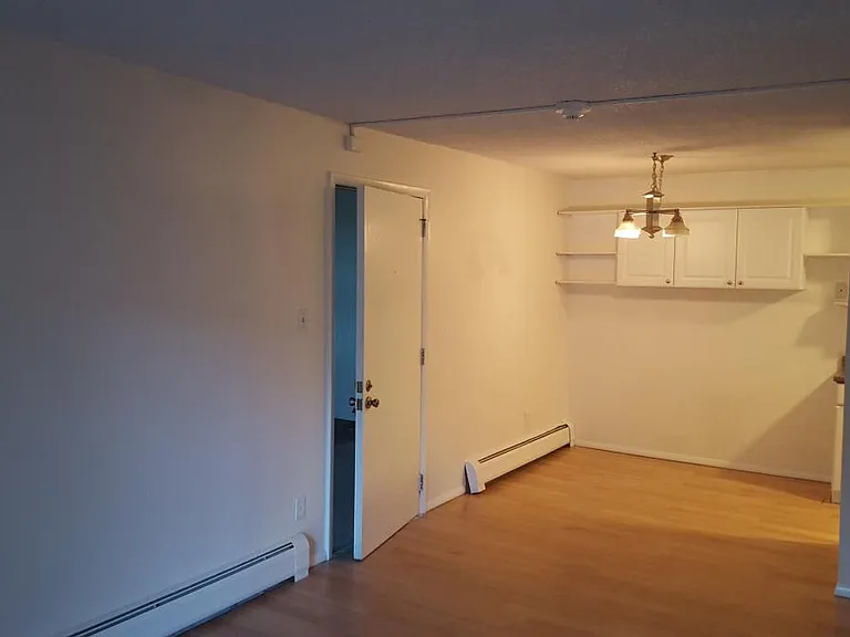 1400 Golden Cir — Photo 9