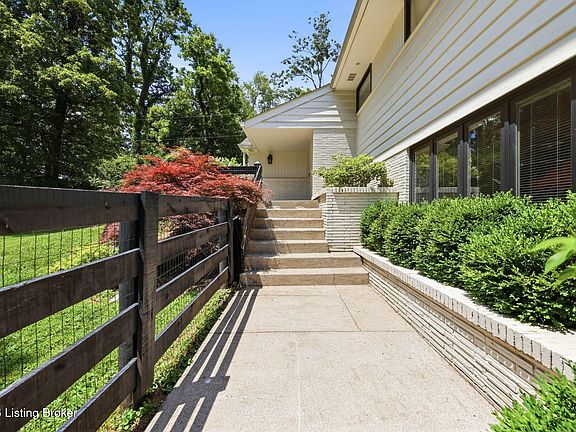 3rd image of 1007 Evergreen Rd