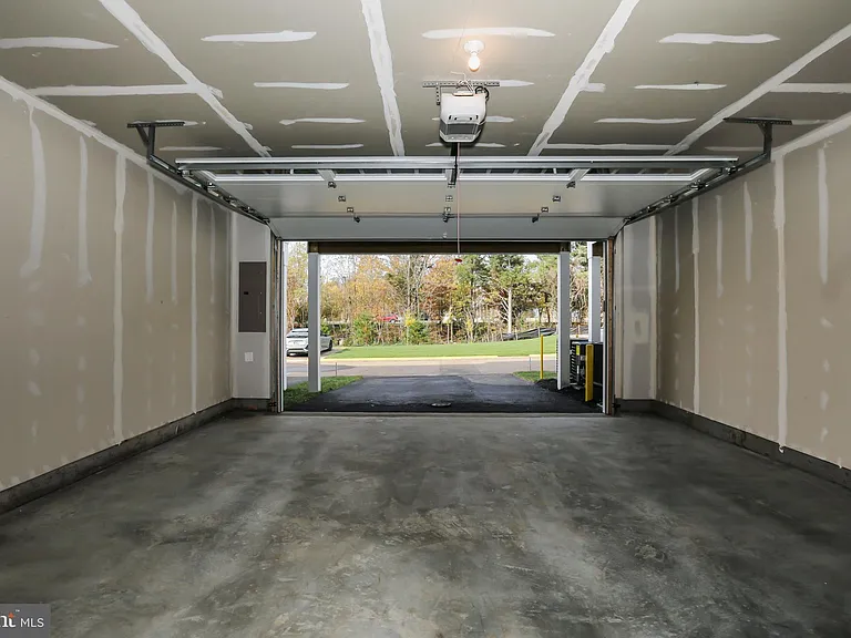 6722 Upland Manor Dr — Photo 38