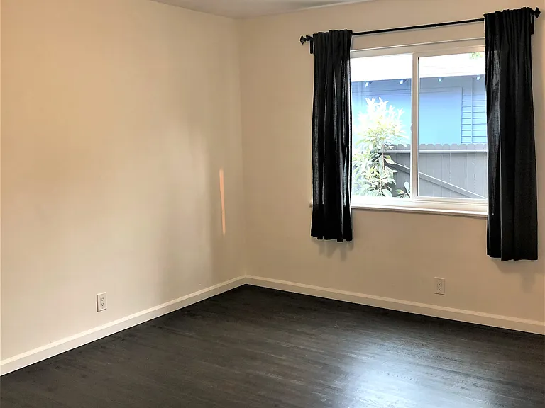 430 N El Molino Ave #A — Photo 10